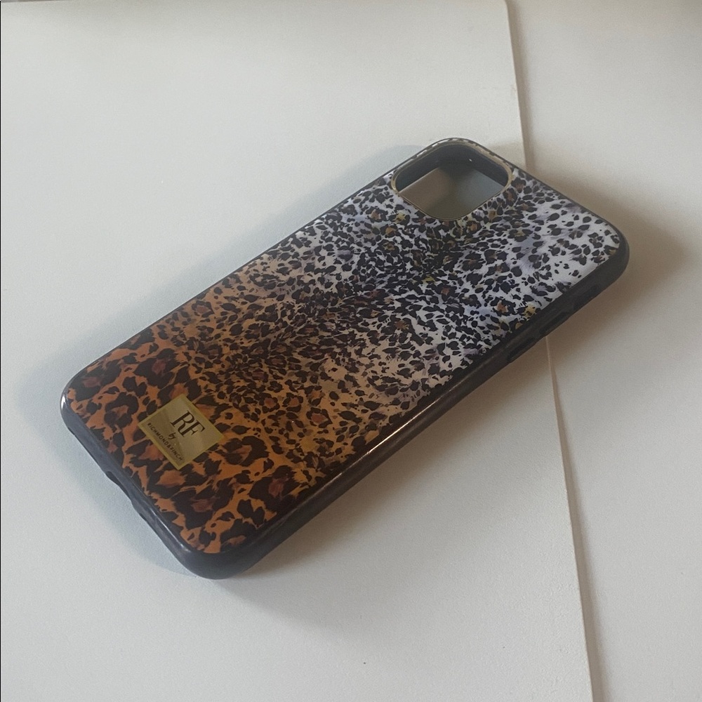 iPhone 11 Pro Max. Animal print phone case bundle - Picture 8 of 12